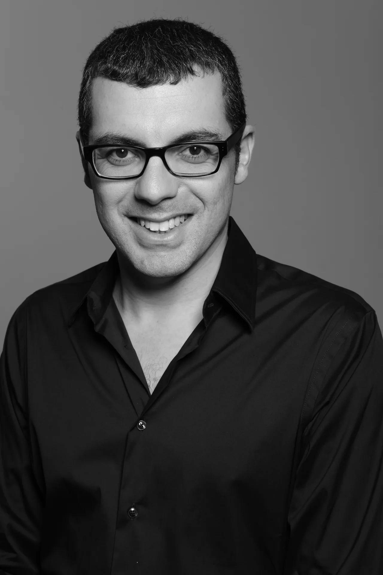 אסי צובל - תמונה ממוזערת 1