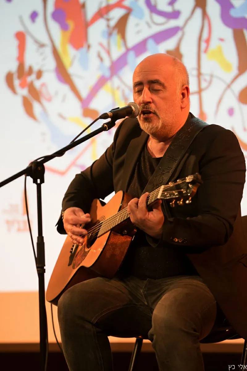 מיכה שיטרית - תמונה ממוזערת 3